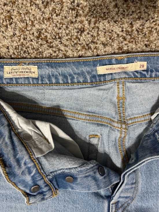 Levi’s Premium Wedgie Straight Women’s distressed jeans - size 28 - Picture 3 of 3